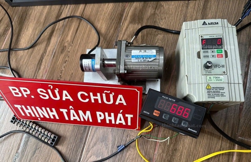 đồng hồ đo tốc độ